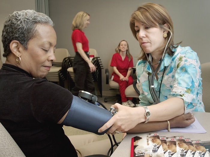 Clinician taking a patient's blood pressure — diabetes and pre-diabetes nutrition management